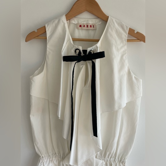 Marni White Cotton Sleeveless Peplum Hem Ruffled Blouse with Black Bow Size 44/8 - Picture 2 of 8